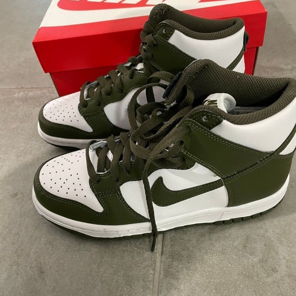 Nike High-Top Sneakers in Green and White